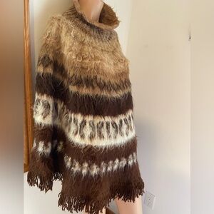 vintage ☮️ Alpaca wool - so soft & cozy. Sweater poncho cape